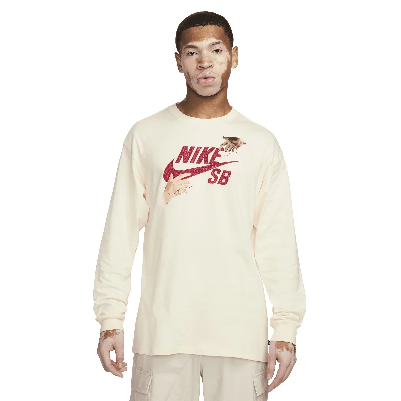 Sporty Looks Nike SB City of Love LS Tee